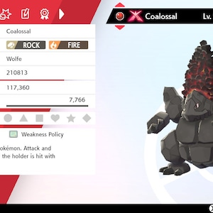 Pode incluir: Uma ilustração digital de um Coalossal, um Pokémon da série de videogames Pokémon. O Pokémon é uma grande criatura do tipo Rocha, de cor cinza, com uma cabeça vermelha ardente. O Pokémon é de nível 50 e tem um item segurado, a Política de Fraqueza. As estatísticas do Pokémon são mostradas no lado esquerdo da imagem.