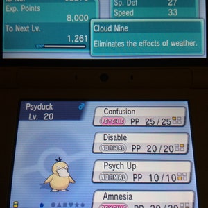 Pode incluir: Uma captura de tela de um jogo Nintendo DS mostrando um Pokémon Psyduck com os movimentos Confusão, Desabilitar, Psych Up e Amnésia. O Pokémon é de nível 20 e tem 56 de 56 PV. O texto "Nuvem Nove" é visível, que é o nome da habilidade que elimina os efeitos do clima.