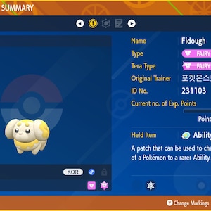 Pode incluir: Uma captura de tela de um jogo Pokémon mostrando um Fidough, um Pokémon do tipo Fada com um tipo Tera rosa. O Pokémon está no nível 5 e tem 135 pontos de experiência. O jogador está segurando um Patch de Habilidade, que pode ser usado para mudar a habilidade de um Pokémon.