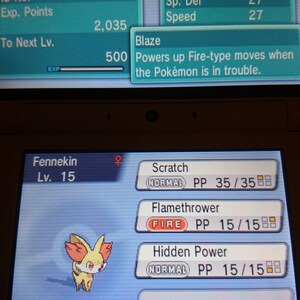 Könnte beinhalten: Ein Screenshot eines Nintendo 3DS-Spiels, das ein Fennekin-Pokémon mit den Attacken Kratzer, Flammenwurf und Verborgene Kraft zeigt. Das Pokémon ist Level 15 und hat 41 von 41 KP. Der Text "Schicksalsknoten" ist am unteren Bildschirmrand zu sehen.