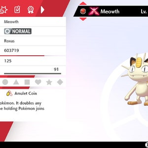 Op de afbeelding: Een digitale screenshot van een Pokemon-spel dat een Meowth-personage laat zien. De Pokemon is level 5 en is van het type Normaal. De Pokemon houdt een Amulet Coin vast, die alle prijsgelden verdubbelt die de Pokemon die het vasthoudt ontvangt wanneer hij aan een gevecht deelneemt.