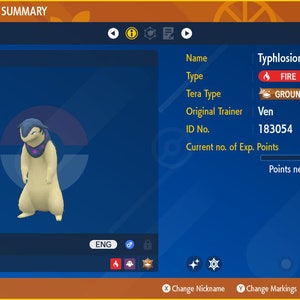 Peut inclure: Une capture d'écran d'un jeu vidéo Pokemon montrant un Typhlosion, un Pokemon de type Feu et Spectre, avec un type Tera Terre. Le Pokemon est de niveau 36 et a 40 007 points d'expérience. Le joueur a besoin de 3 801 points d'expérience supplémentaires pour faire monter de niveau le Pokemon.