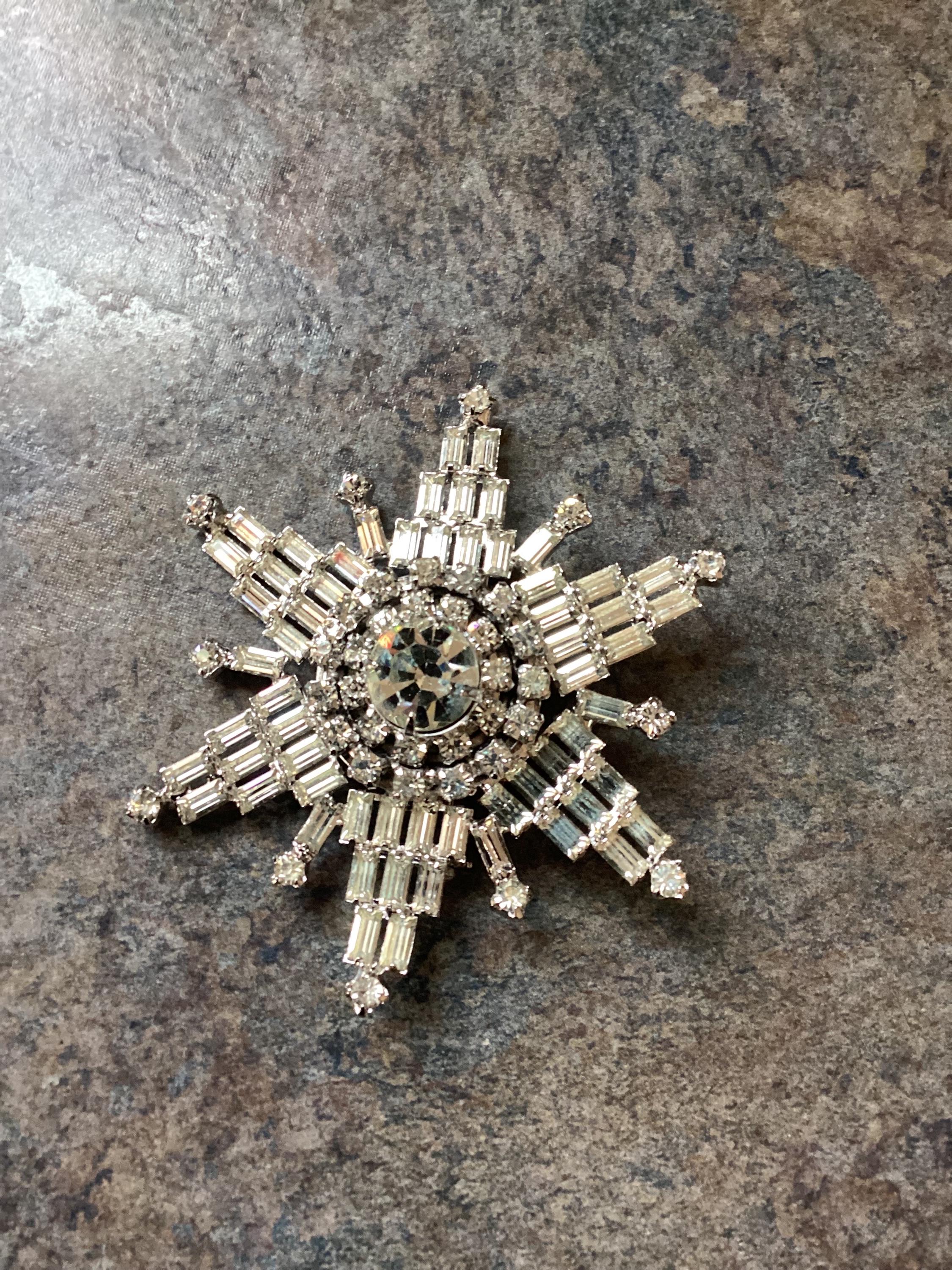 Broche Vintage En Forme D'Étoile Avec Strass - Très Jolie Occasion