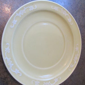Vintage Chinese Jingdezhen Zhi Yellow Glaze White Paste Date c. 1960 Plate
