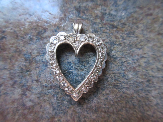 Vintage 10 Kt White Gold Natural Diamond Heart Pe… - image 1