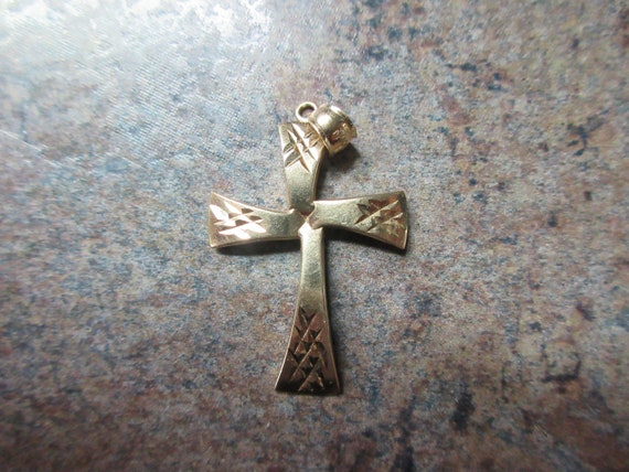 Vintage 10 Kt Yellow Gold Art Deco Cross Pendant - image 1