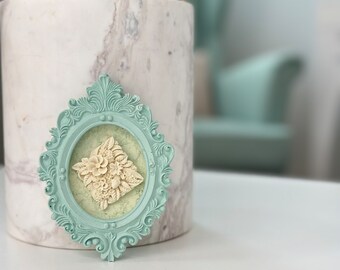 Ornate Oval Mini Frame with Medallion