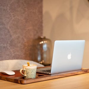 Rust in je home-office met zelfs ruimte voor een kop koffie.