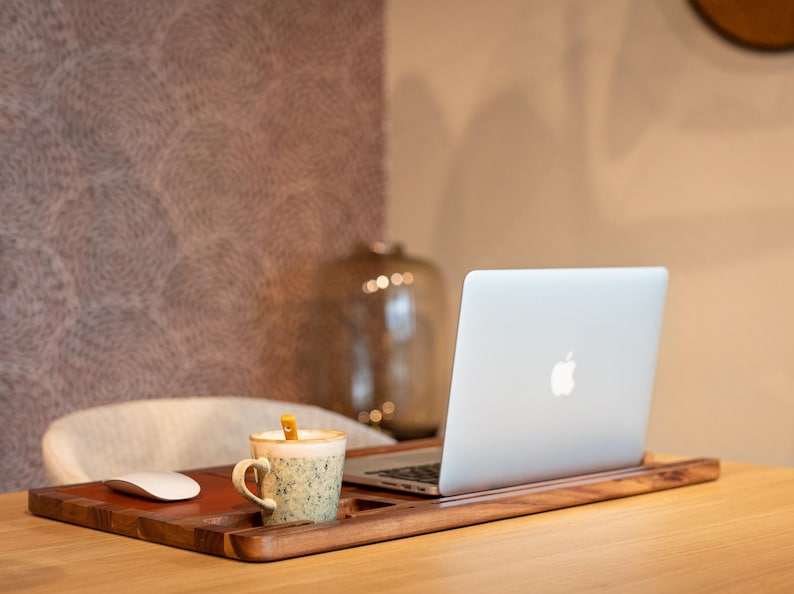 Rust in je home-office met zelfs ruimte voor een kop koffie.