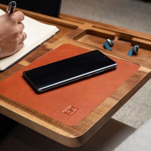 De lapdesk kan ook prima  als stabiele en stevige onderlegger tijdens het schrijven worden gebruikt.