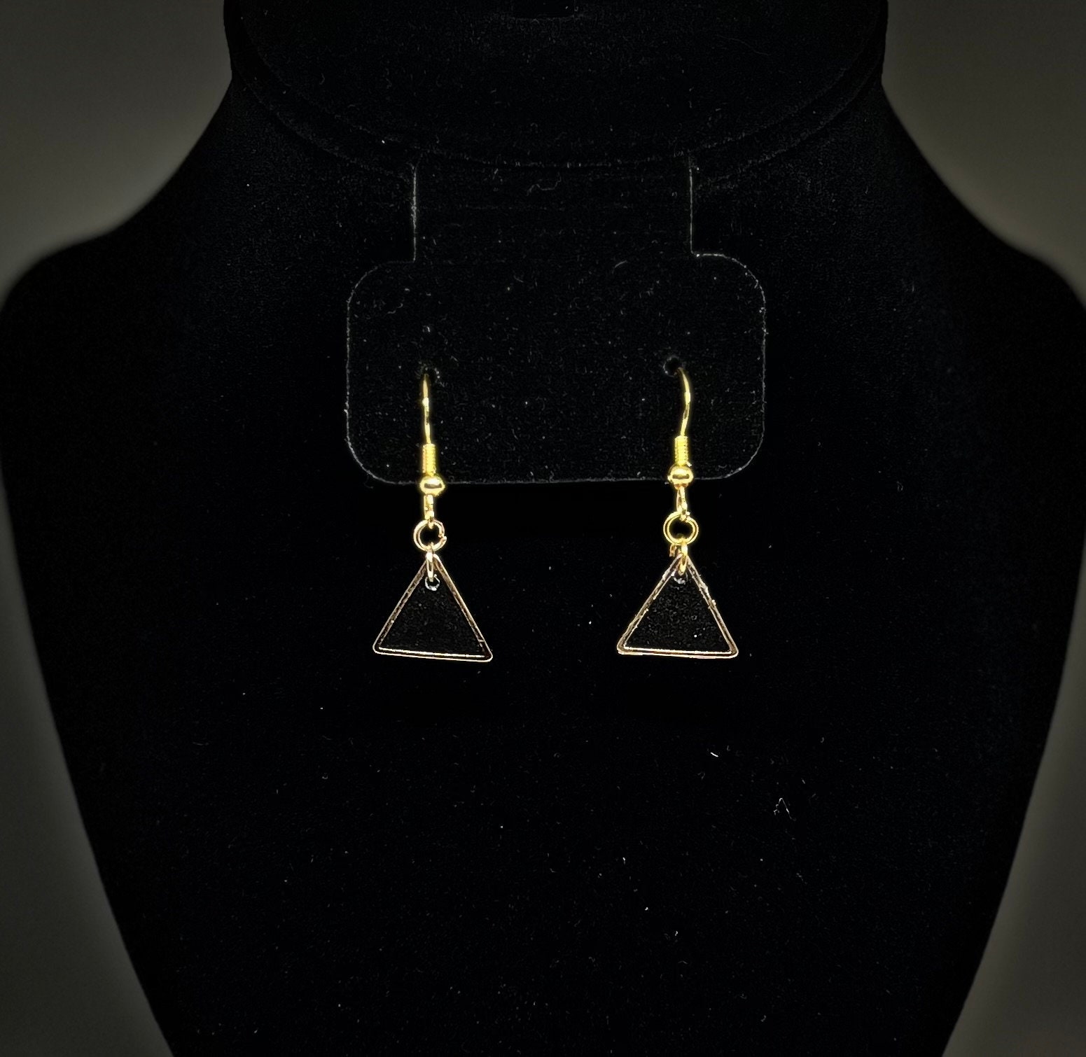 ブラック＆ゴールドの三角形ダングルイヤリング - Etsy 日本