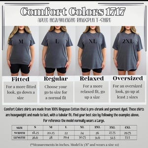 Pu&ograve; includere: Immagine di t-shirt Comfort Colors 1717 per adulti, nelle taglie M, L, XL e 2XL. Le magliette sono mostrate su un modello, con informazioni sulla taglia e sulla vestibilit&agrave;. Le misure sono in pollici (1 pollice = 2,54 cm). Le magliette sono realizzate in 100% cotone ringspun.