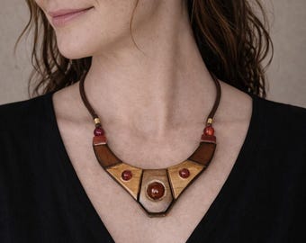 Collar llamativo de madera | Collar de ágata y cornalina | Collar babero bohemio hecho a mano | Joyería artesanal | Hecho en Italia