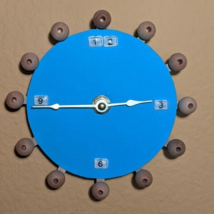 Pequeño reloj de pared