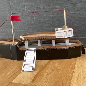 Groot kartonnen cruiseschip - boot van karton