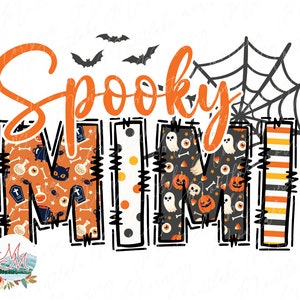 Puede incluir: Texto Spooky Mimi con una telaraña negra y murciélagos en el fondo. Las letras están delineadas en negro y rellenas con un patrón de temática de Halloween de fantasmas, calabazas, maíz dulce y ojos.