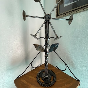 Engine valve flower