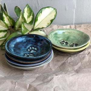 Little bowl with cat paws PREORDER Ceramic Sauce Dish, Ring dish or cat bowl, trinket dish image 1