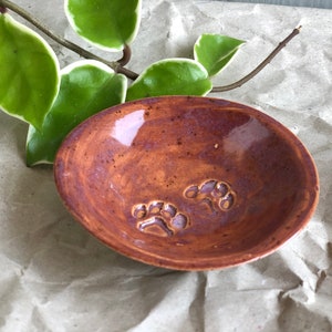 Little bowl with cat paws PREORDER Ceramic Sauce Dish, Ring dish or cat bowl, trinket dish Plum pink