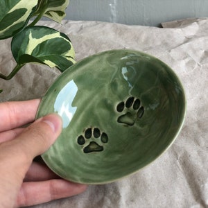 Little bowl with cat paws PREORDER Ceramic Sauce Dish, Ring dish or cat bowl, trinket dish Green