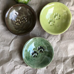 Little bowl with cat paws PREORDER Ceramic Sauce Dish, Ring dish or cat bowl, trinket dish image 3