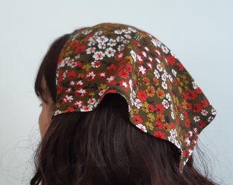 green floral cotton hair scarf, green red floral cotton picnic bandana, gardening cooking hair wrap,  cottage core hair kerchief,