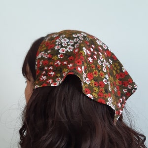 green floral cotton hair scarf, green red floral cotton picnic bandana, gardening cooking hair wrap,  cottage core hair kerchief,