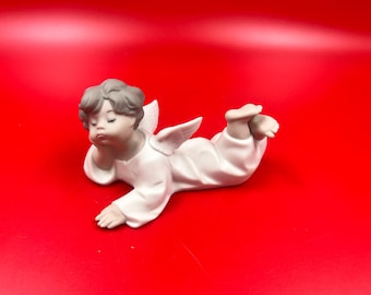 LLADRO Angel Child Laying Down Thinking #4541 Matte finish 5-1/2"