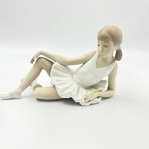 Collectible Nao by Lladro Figurine of Reclining Ballerina - No 525