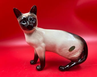 Vintage Beswick England Siamese Cat Figurine # 1559, Handpainted