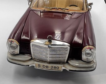 Maisto 1/18 Scale Model Car 31811 - 1966 Mercedes Benz 280SE - Red