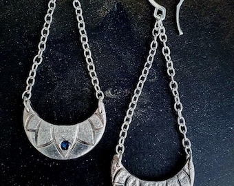 Crescent Moon earrings with Sapphire