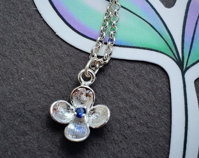 Tiny Flower necklace