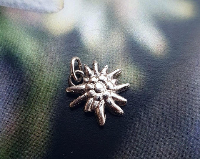 Small mountain Edelweiss pendant