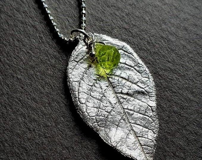 Delicate Leaf necklace with Peridot