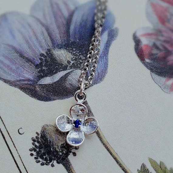 Tiny Flower necklace
