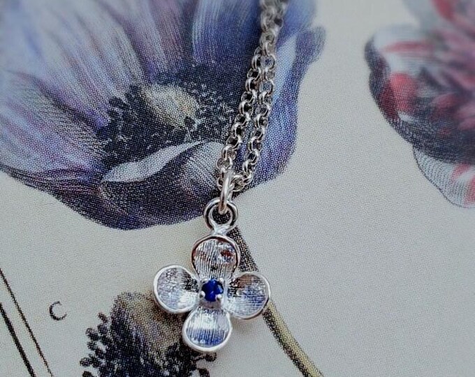 Tiny Flower necklace