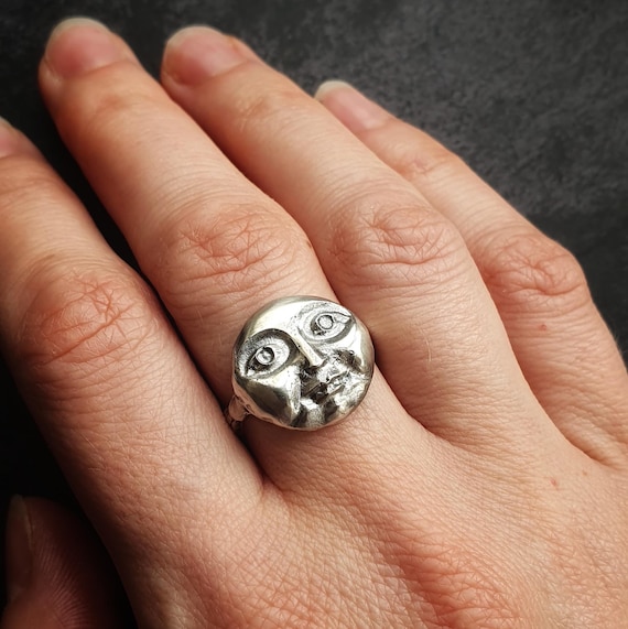 Luna Moon Ring