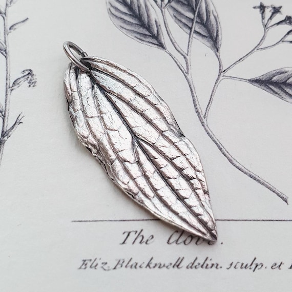 Leaf Pendant Necklace