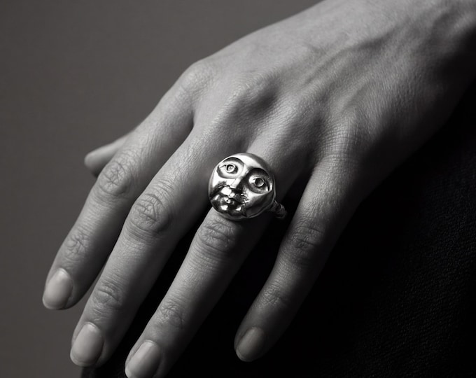 Luna Moon Ring