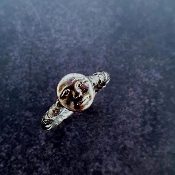 Moon Face Ring