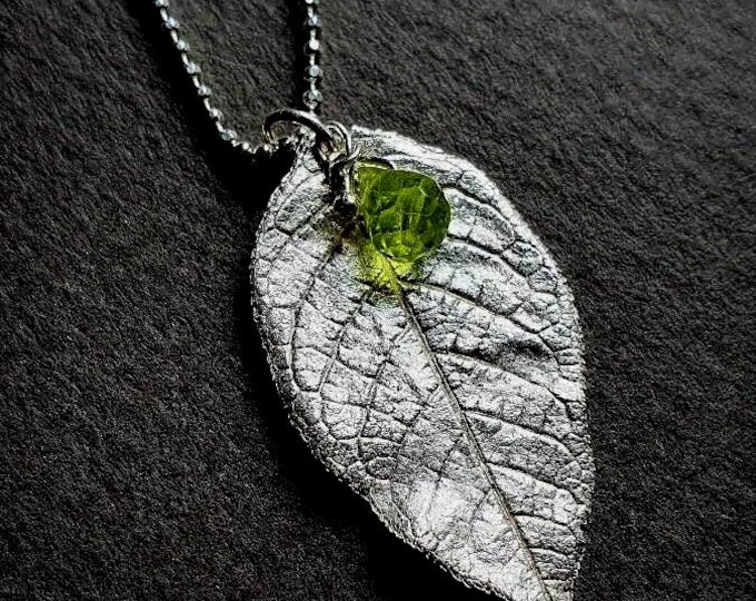 Delicate Leaf necklace with Peridot