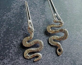 Witchy Snake earrings with Sapphire