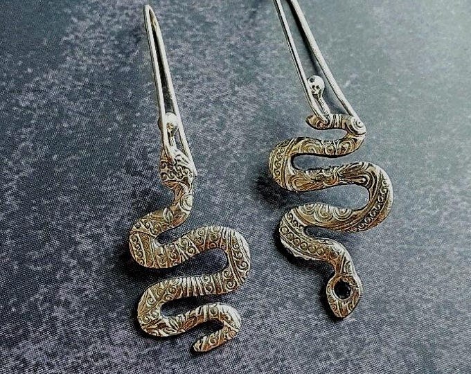 Witchy Snake earrings with Sapphire