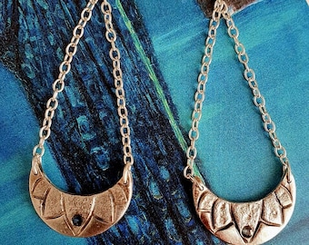 Crescent Moon earrings with Sapphire