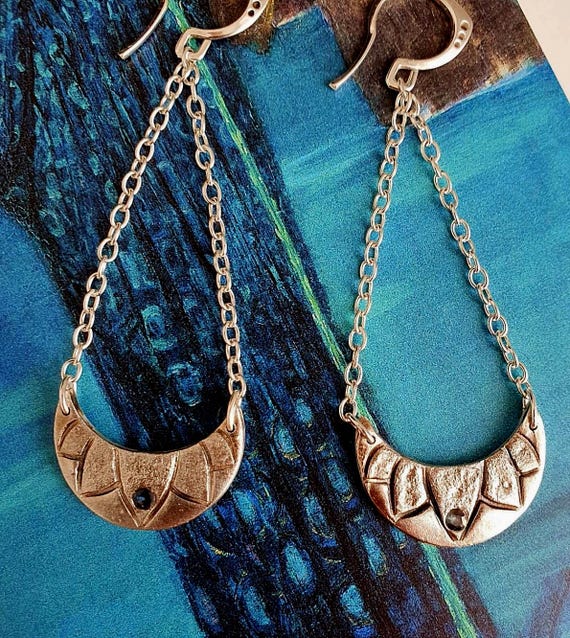 Crescent Moon earrings with Sapphire