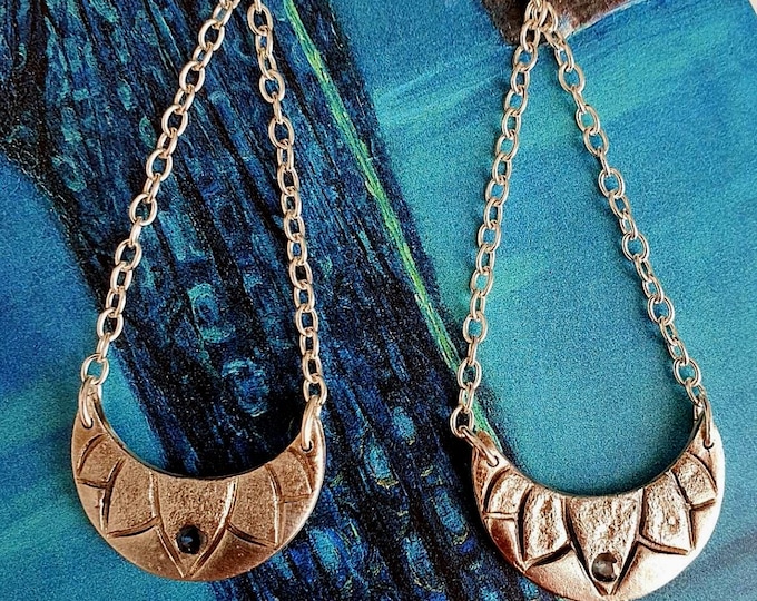 Crescent Moon earrings with Sapphire