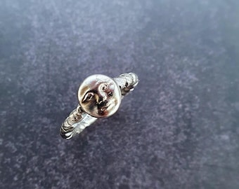 Moon Face Ring