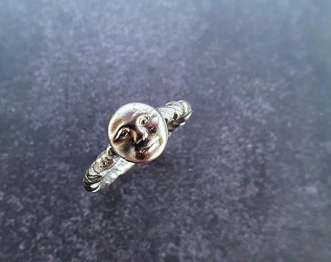 Moon Face Ring