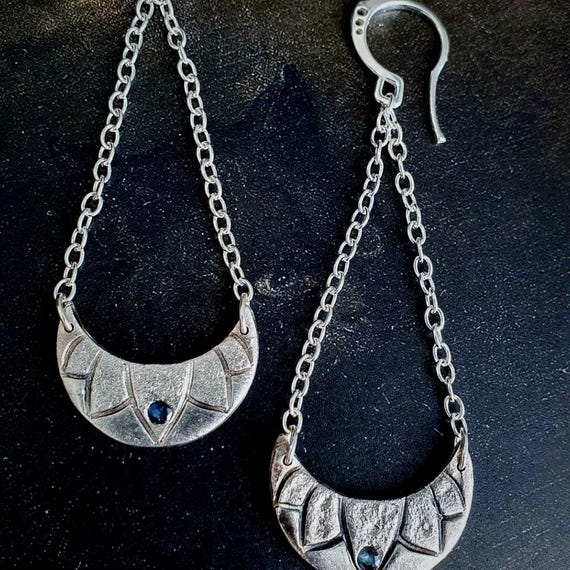 Crescent Moon earrings with Sapphire